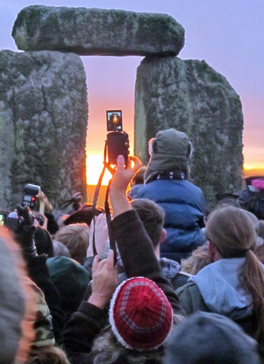 Sun rises at Stonehenge