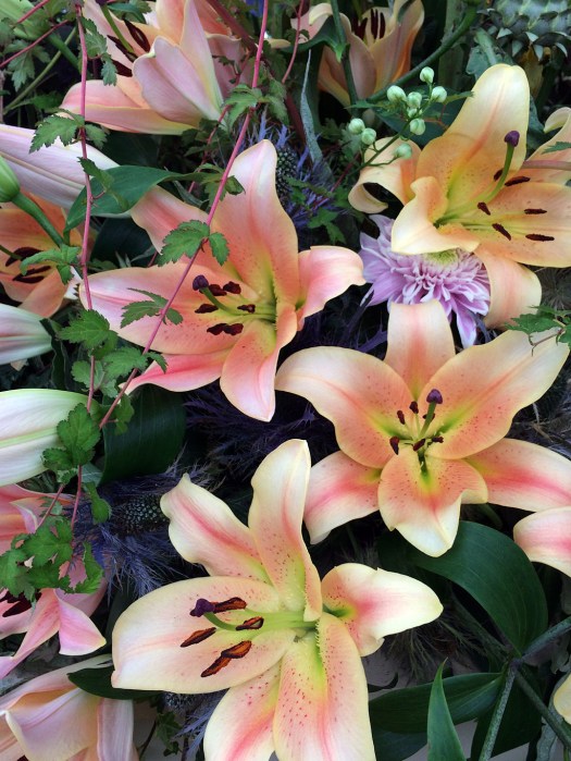 Flower arrangement with lilies