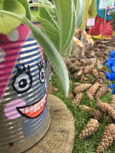 Smiling design tin can planter