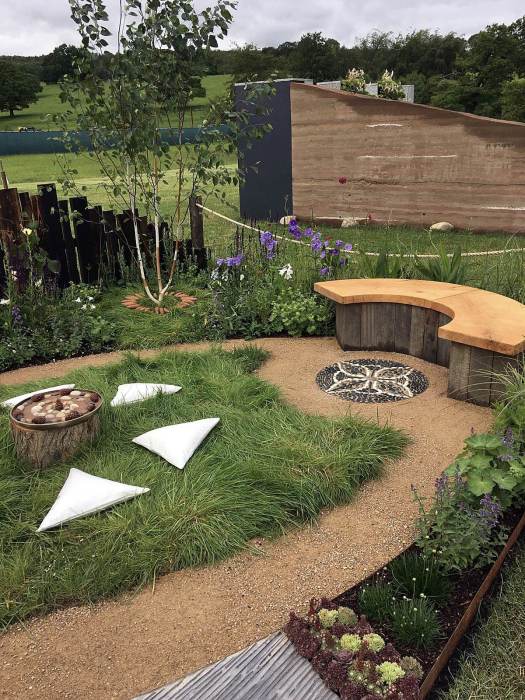 Oval path allows a contemplative walk around the garden