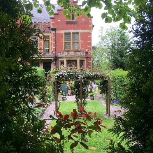 Darwen garden with pergola