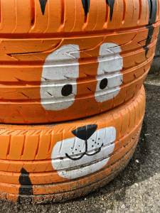Tiger face on tyre planter