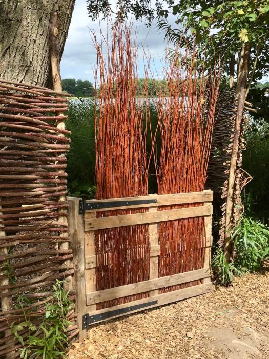 Woven fence and feature gate