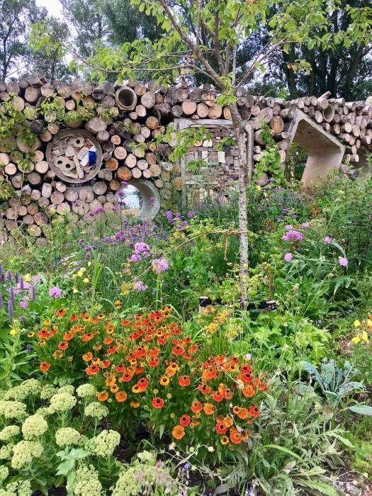 Wilde Weelde flower border with heleniums