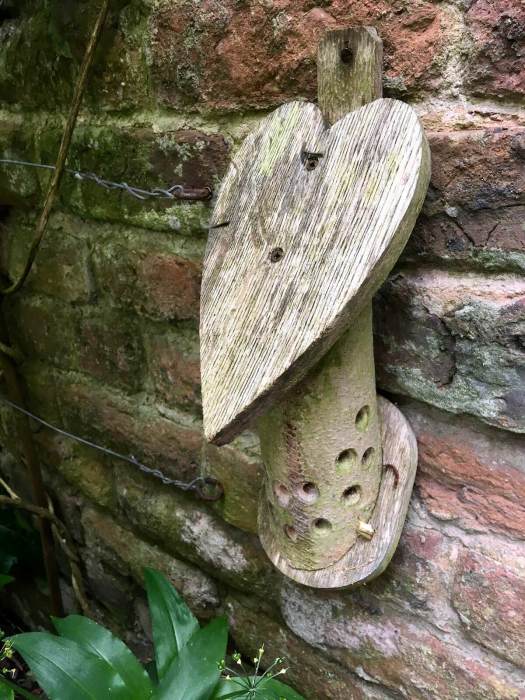 Feeder with heart roof