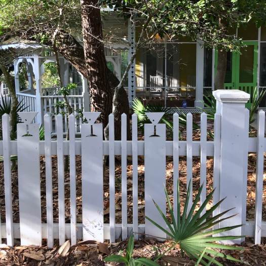 Picket fence with cocktail glass design