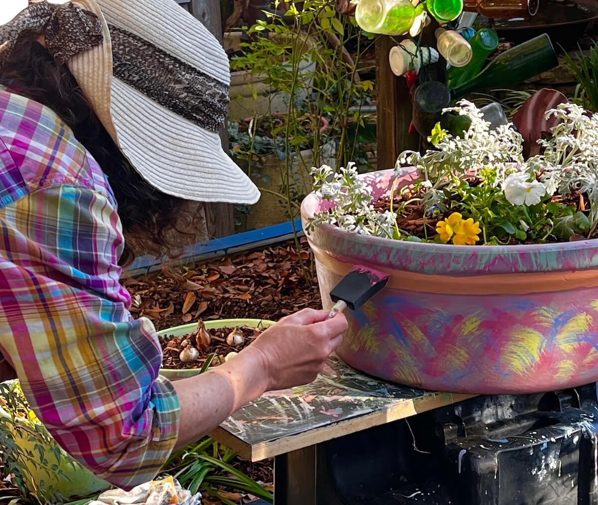 Applying paint at the top and bottom to fix an unbalanced design